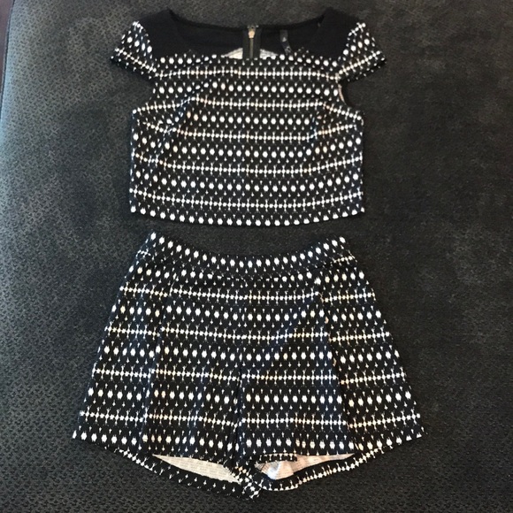2-piece Jessica Simpson outfit - Picture 1 of 7